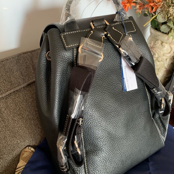 ⛔️SOLD⛔️Authentic Dooney & Bourke leather Backpack - Picture 3 of 8